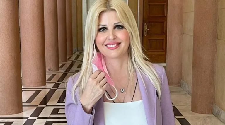 Τι σημαίνει υποβοηθούμενη αναπαραγωγή; Τι αλλάζει το υπ. Υγείας; Η Έλενα Ράπτη εξηγεί…