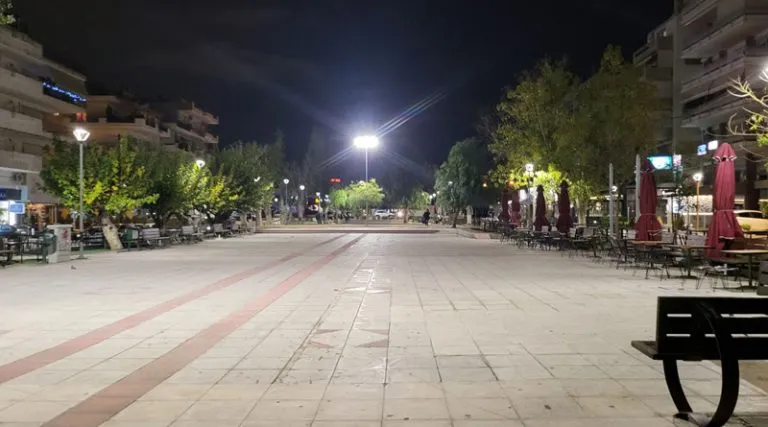 “Δίχως εορταστικό φωτισμό (ακόμα) για την περίοδο των Χριστουγέννων ο Δήμος Παλλήνης”