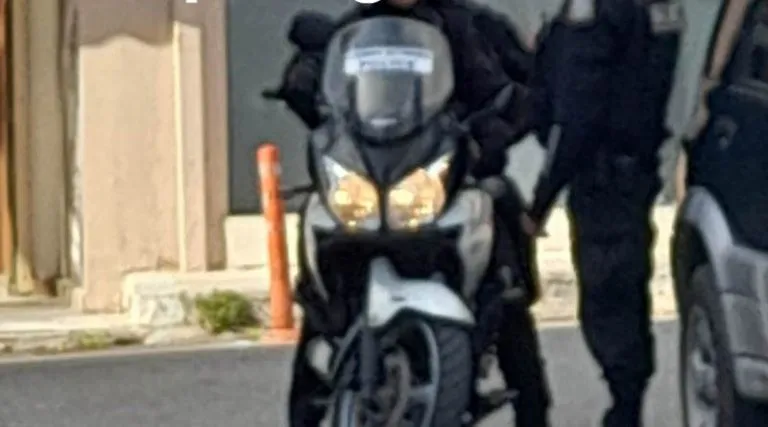 Ένοπλη ληστεία στη Βάρη! Πολίτης συνέλαβε τον έναν ληστή
