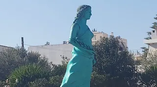 Τι συνέβη τελικά με το άγαλμα έξω από το Κέντρο Υγείας στα Σπάτα