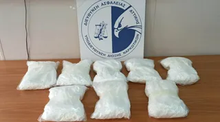 Σπάτα: Χειροπέδες σε δύο 24χρονες – Είχαν κρυμμένα πάνω από 13 κιλά κοκαΐνης! (φωτό & βίντεο)