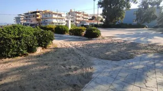 Τι έγινε με την ανάπλαση της πλατείας στην Αρτέμιδα; Η δωρεά και τα αναπάντητα ερωτήματα